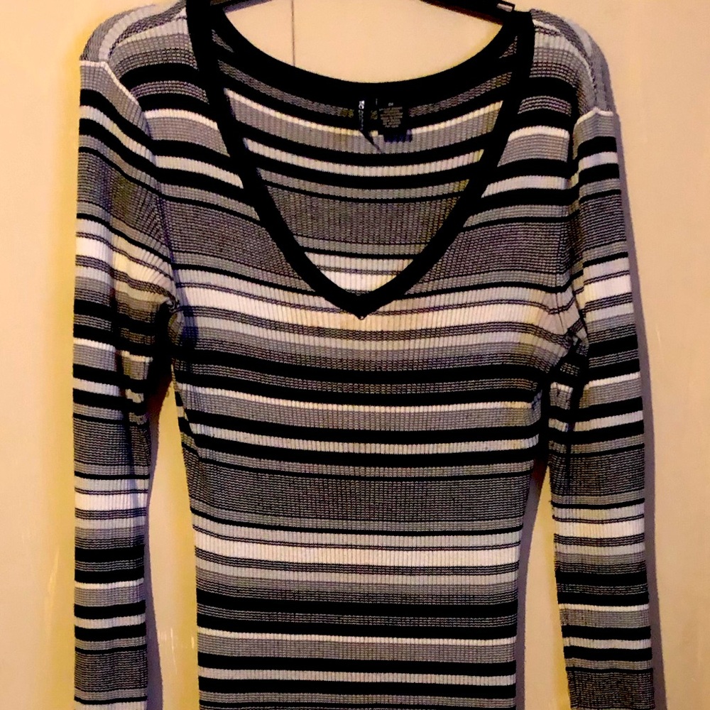 Women’s Size 1X Black, Gray & White Long Sleeved Sweater Dress. Only worn twice!